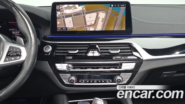 BMW 5-Series 2022 — photo 19