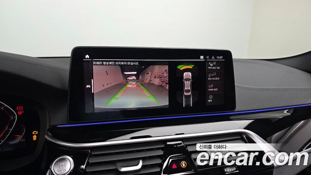 BMW 5-Series 2022 — photo 20