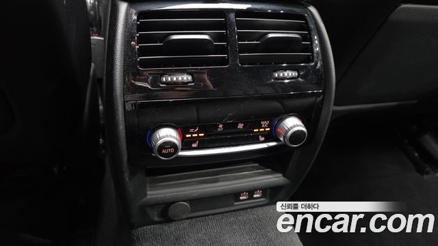 BMW 5-Series 2022 — photo 25