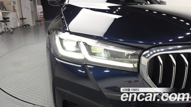 BMW 5-Series 2022 — photo 8