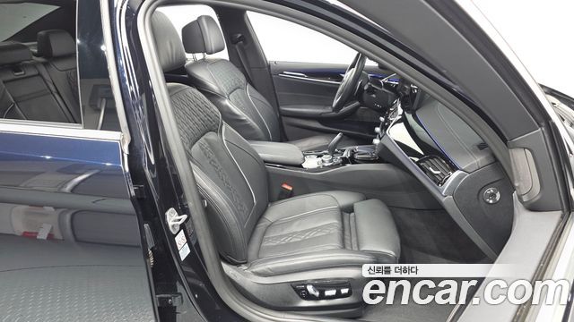 BMW 5-Series 2022 — photo 16