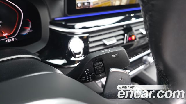BMW 5-Series 2022 — photo 28