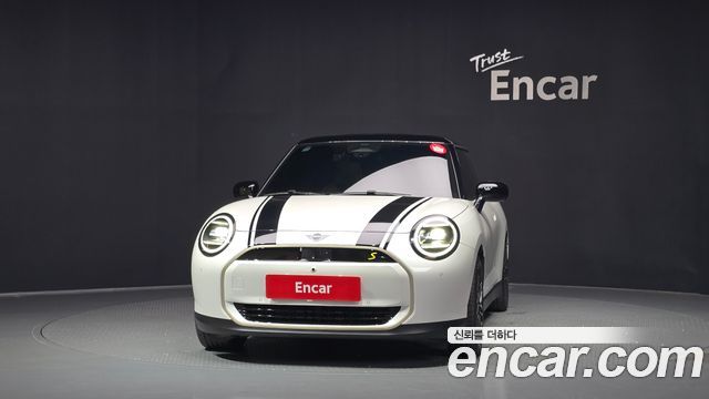 Mini Cooper 2024 — photo 3
