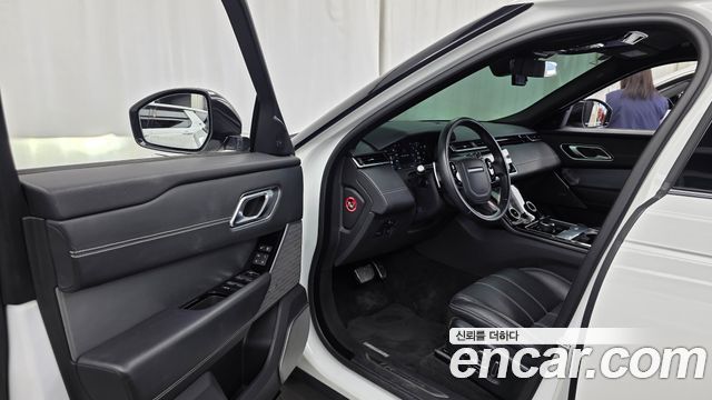Land Rover Range Rover Velar 2019 — photo 13