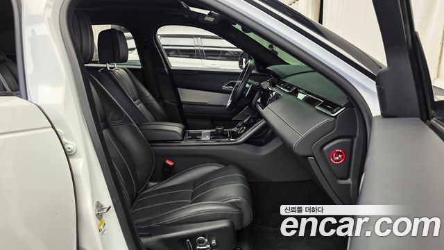 Land Rover Range Rover Velar 2019 — photo 17