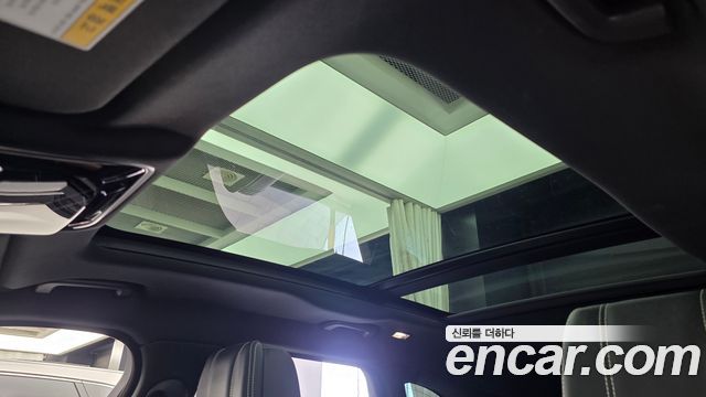 Land Rover Range Rover Velar 2019 — photo 24