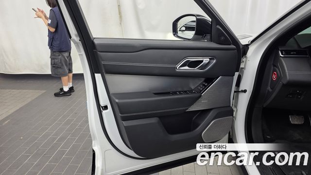 Land Rover Range Rover Velar 2019 — photo 14