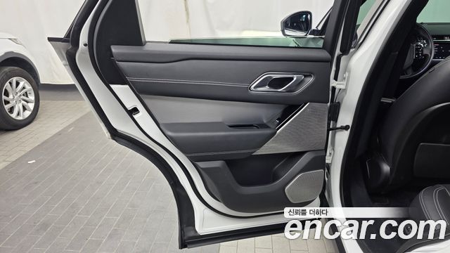 Land Rover Range Rover Velar 2019 — photo 15