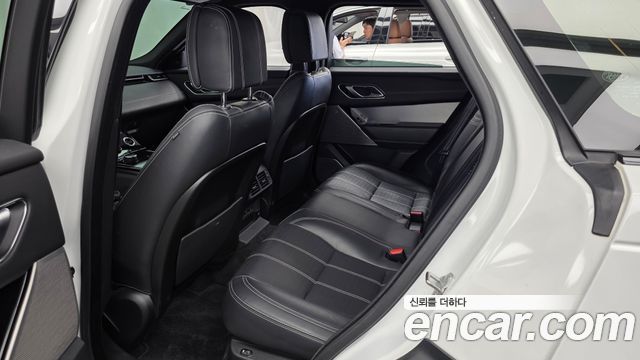 Land Rover Range Rover Velar 2019 — photo 16