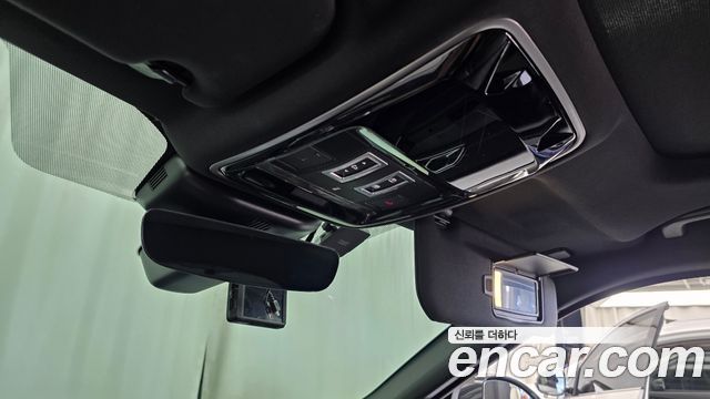 Land Rover Range Rover Velar 2019 — photo 28