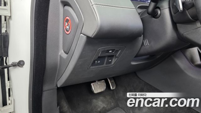 Land Rover Range Rover Velar 2019 — photo 30