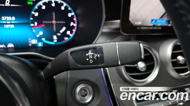 Mercedes-Benz GLC-Class 2022 — photo 12