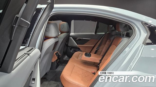 BMW 5-Series 2024 — photo 12