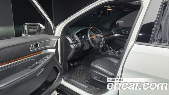 Ford Explorer 2017 — photo 10