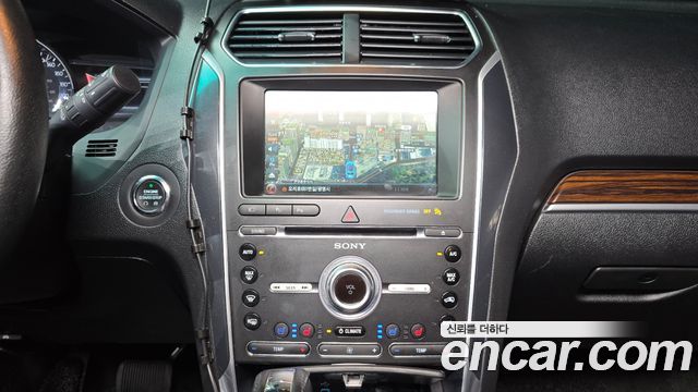 Ford Explorer 2017 — photo 12