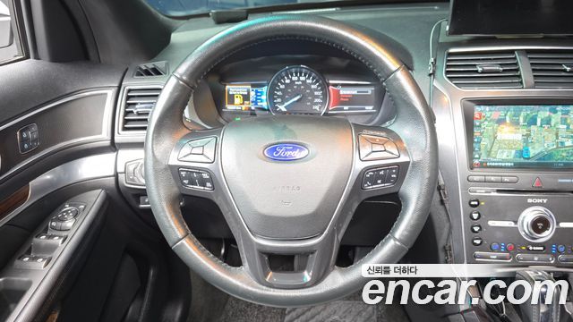 Ford Explorer 2017 — photo 13