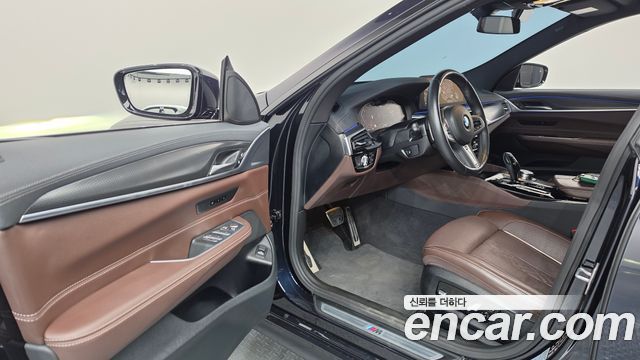 BMW Gran Turismo 2023 — photo 10