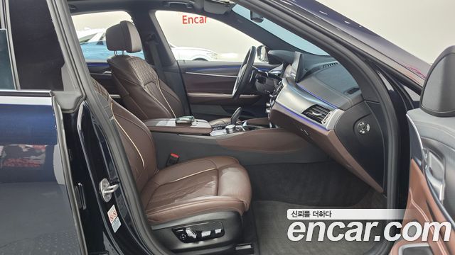 BMW Gran Turismo 2023 — photo 11