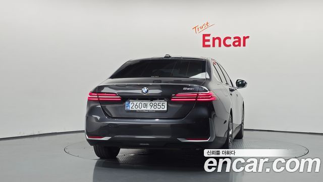 BMW 5-Series 2024 — photo 4