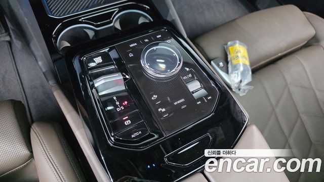 BMW 5-Series 2024 — photo 9