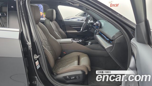 BMW 5-Series 2024 — photo 11