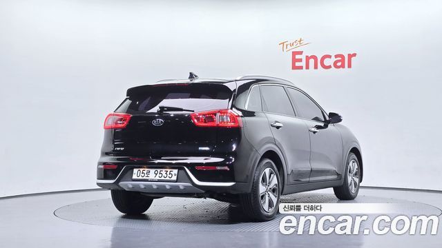 Kia Niro 2018 — photo 2