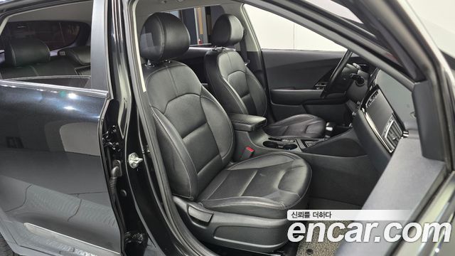 Kia Niro 2018 — photo 12