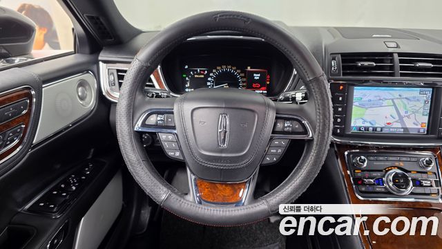 Lincoln Continental 2019 — photo 19