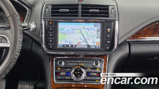 Lincoln Continental 2019 — photo 20
