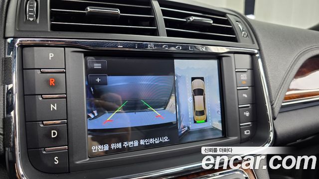 Lincoln Continental 2019 — photo 21