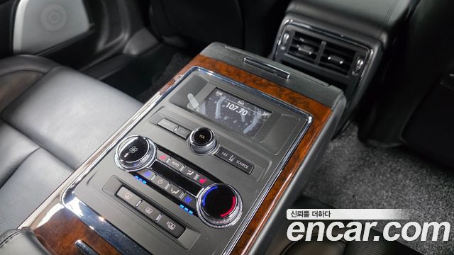 Lincoln Continental 2019 — photo 24