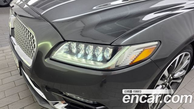 Lincoln Continental 2019 — photo 8
