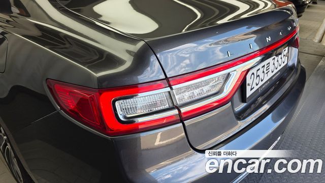 Lincoln Continental 2019 — photo 9