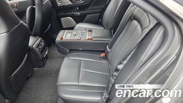 Lincoln Continental 2019 — photo 16