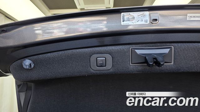 Lincoln Continental 2019 — photo 29