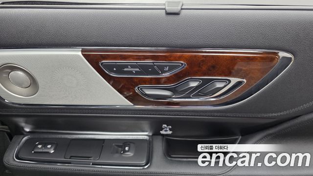 Lincoln Continental 2019 — photo 32