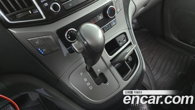 Hyundai Starex 2018 — photo 12