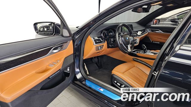 BMW 7-Series 2017 — photo 10