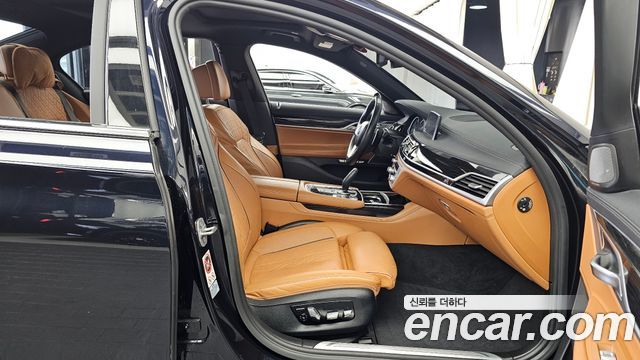BMW 7-Series 2017 — photo 11