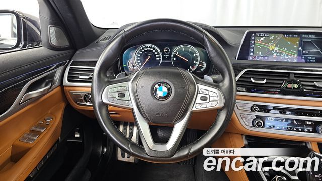 BMW 7-Series 2017 — photo 13