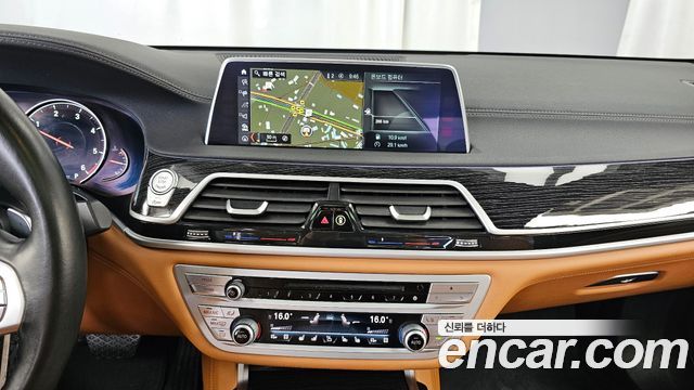 BMW 7-Series 2017 — photo 14