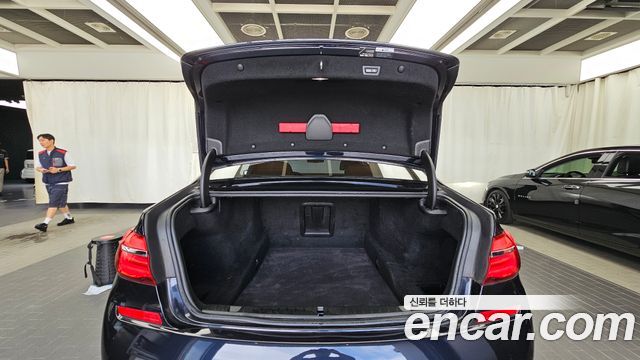 BMW 7-Series 2017 — photo 20