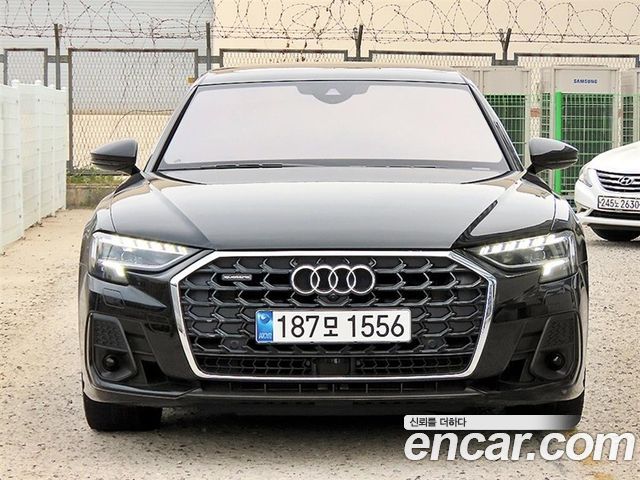 Audi A8 2022 — photo 2