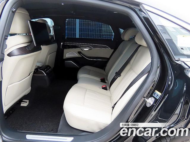 Audi A8 2022 — photo 6