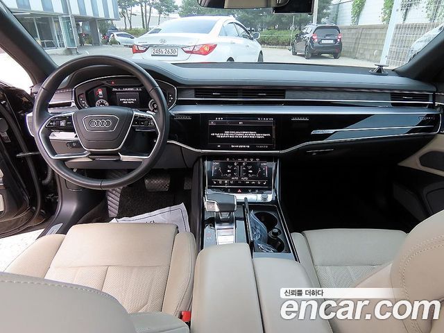 Audi A8 2022 — photo 7