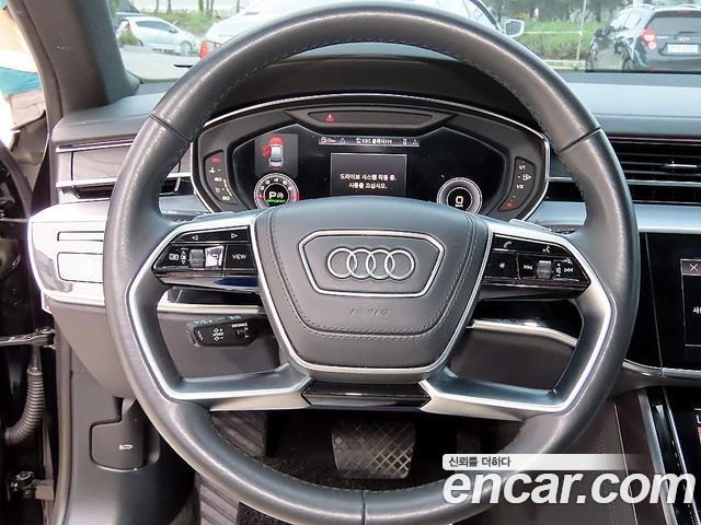 Audi A8 2022 — photo 8