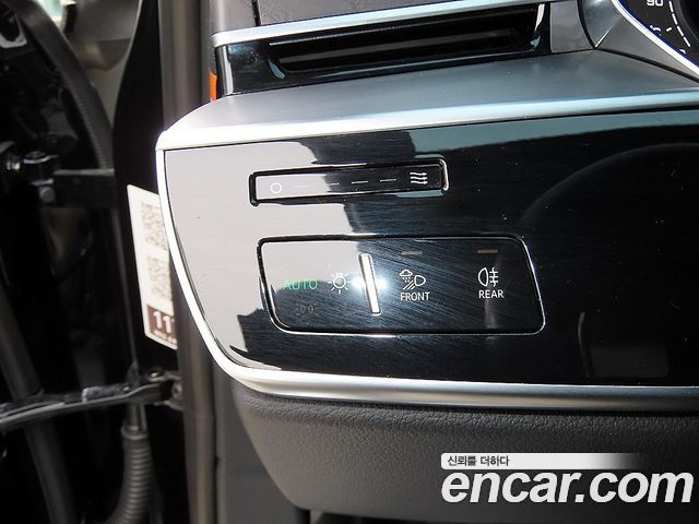 Audi A8 2022 — photo 13
