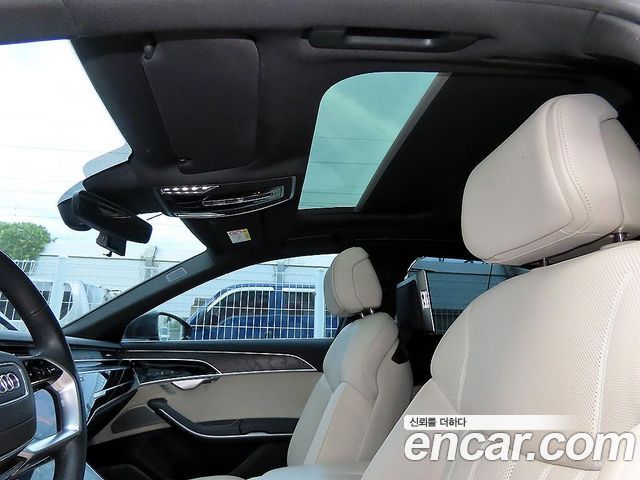 Audi A8 2022 — photo 15