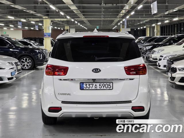 Kia Canival 2020 — photo 3