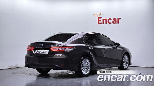 Toyota Camry 2018 — photo 2